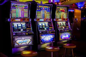 Antarmuka permainan Playtech di platform pencetwin menampilkan pasar Liga 1 dan meja dealer langsung